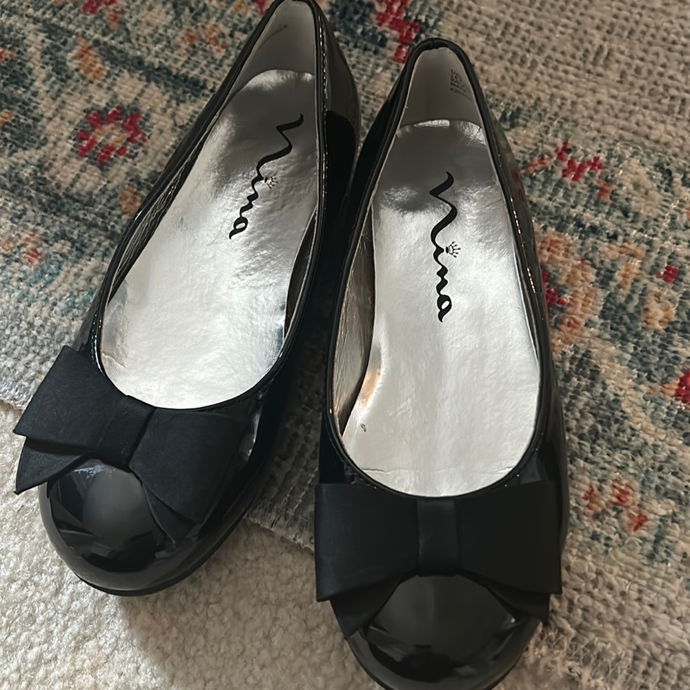 Nina Size 2 Black Patent Girls Shoes with bow